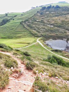 Daar lopen de wandelpaden naar de volgende berg