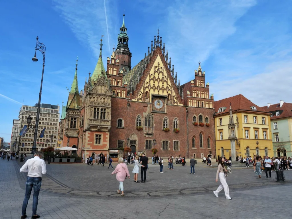 Wroclaw, Rynek (oude markt) met het Ratusz (oude stadhuis)