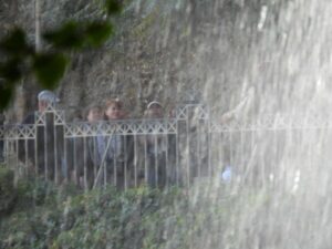 Van achter de waterval
